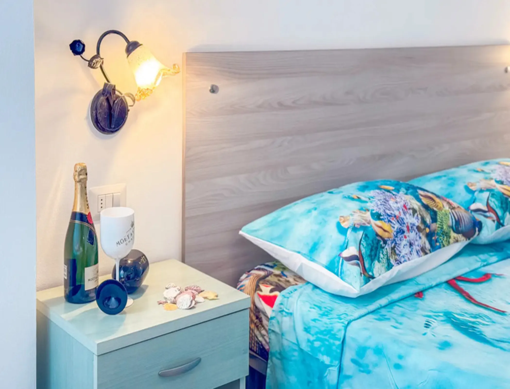 Camera 11 - La Baia Room